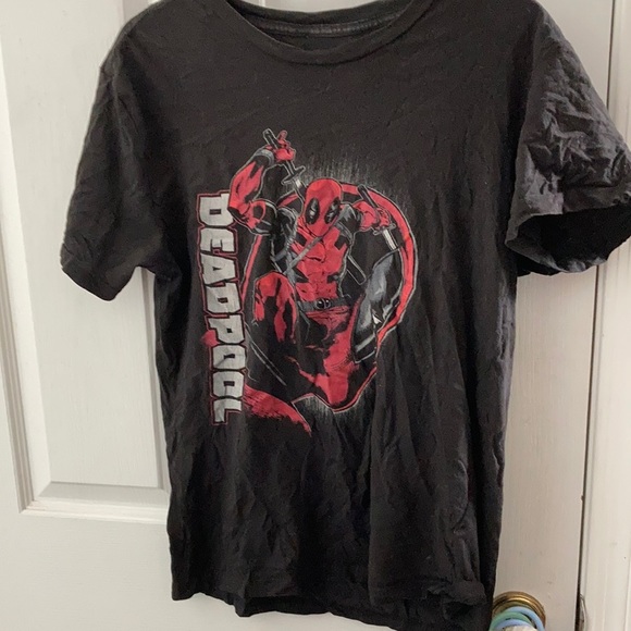 Men’s Deadpool tee medium - Picture 1 of 3